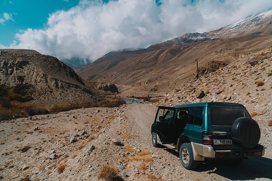 Car driving in Ladakh